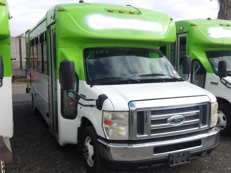 2017-ford-e450-image-2