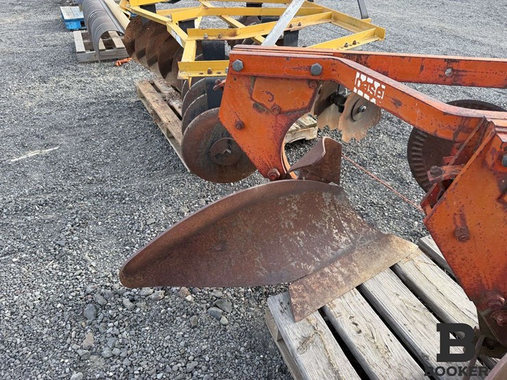 j.i.-case-6000-3-bottom-moldboard-plow-image-8