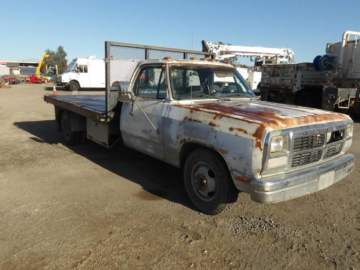 1992-dodge-d350-flatbed-truck-image-3
