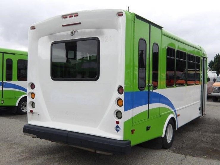 2017-ford-e450-image-3