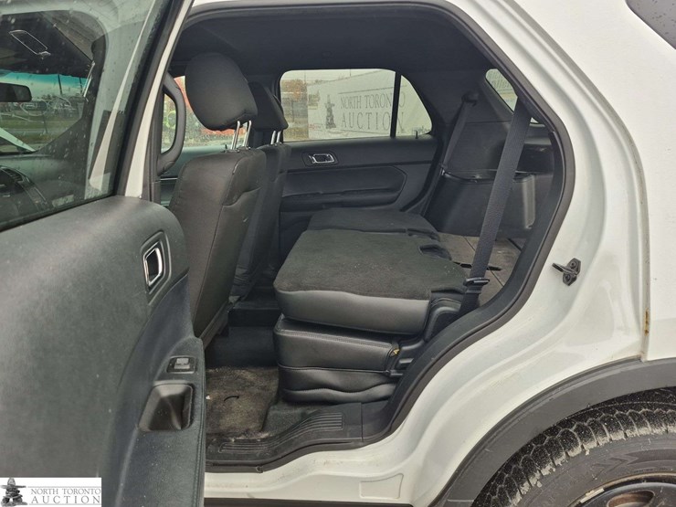 2016-ford-explorer-image-14