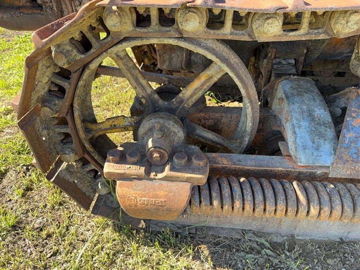 caterpillar-thirty-image-45
