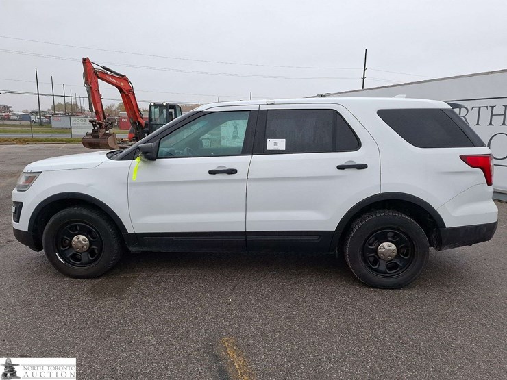 2017-ford-explorer-image-8