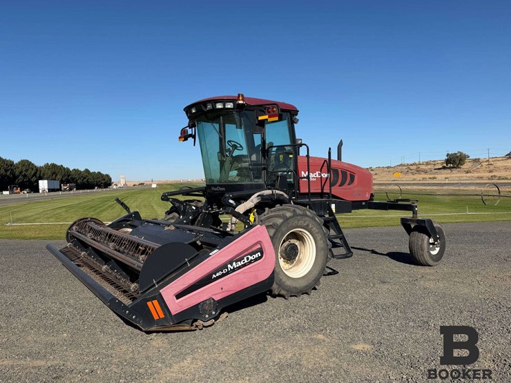2016-macdon-m155e4-windrower-image-1