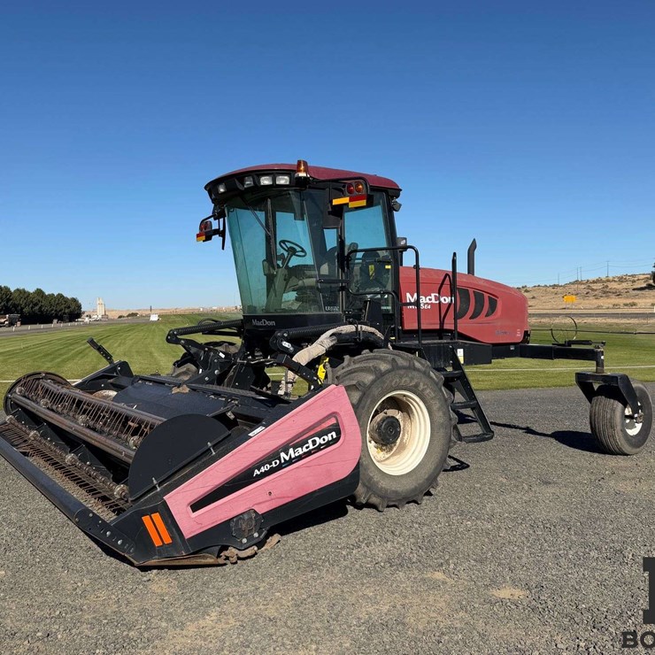 2016 Macdon M155E4 Windrower