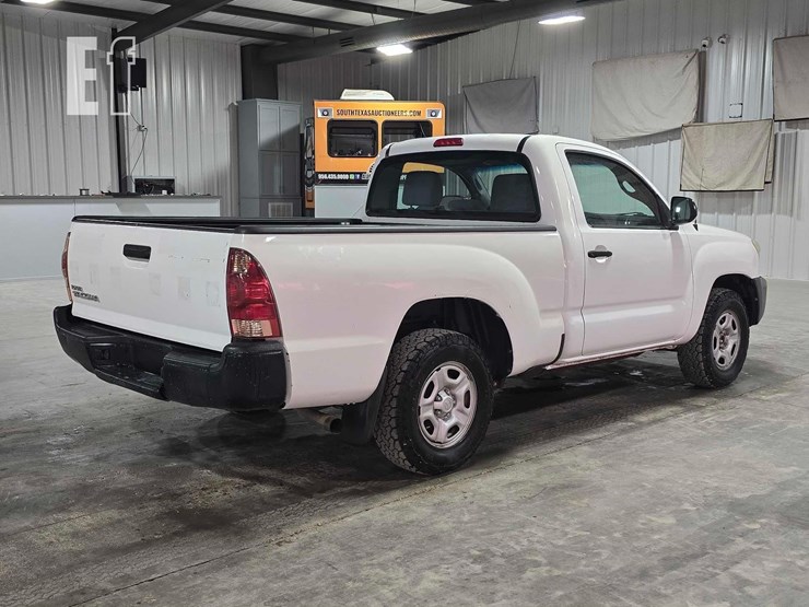 2013-toyota-tacoma-image-3