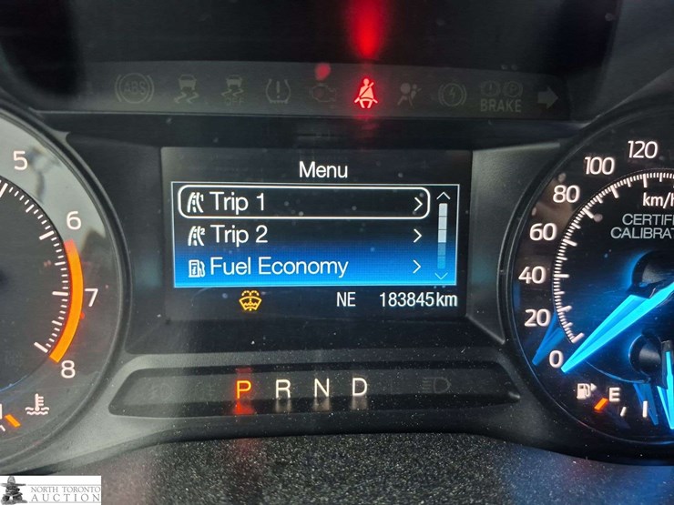 2016-ford-explorer-image-18