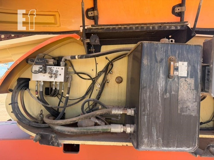2008-jlg-800s-image-21