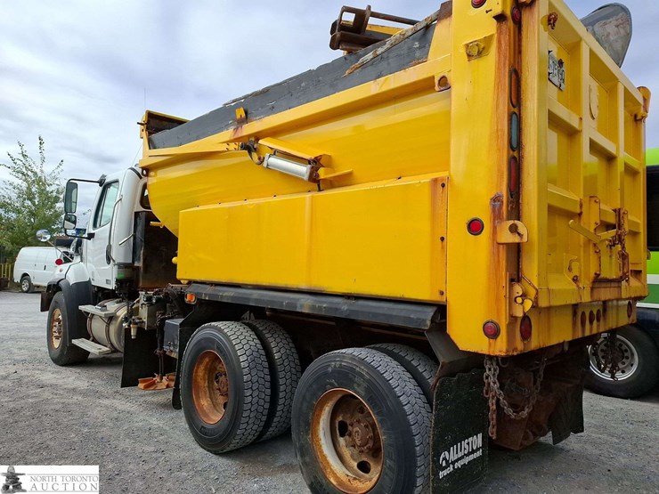 non-operable-2014-freightliner-114-sd-t/a-sander-dump-truck-image-5