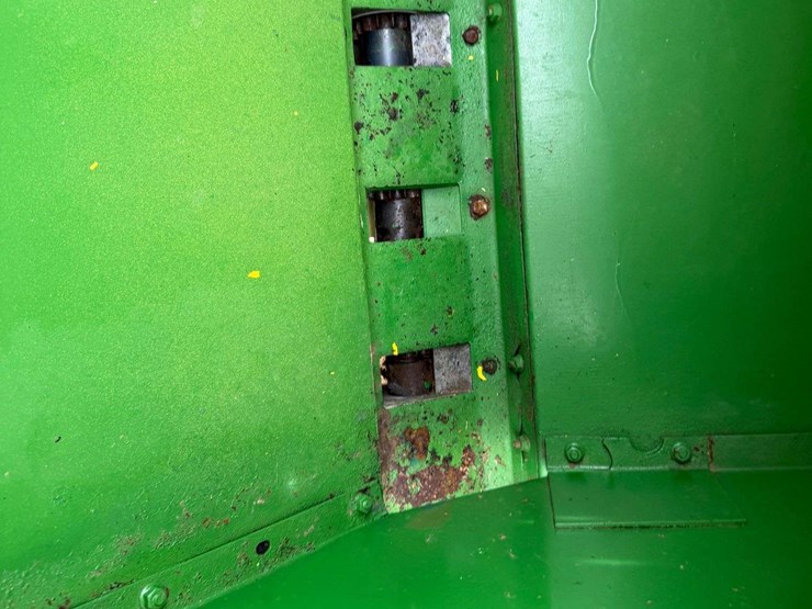john-deere-8300-grain-drill-image-28