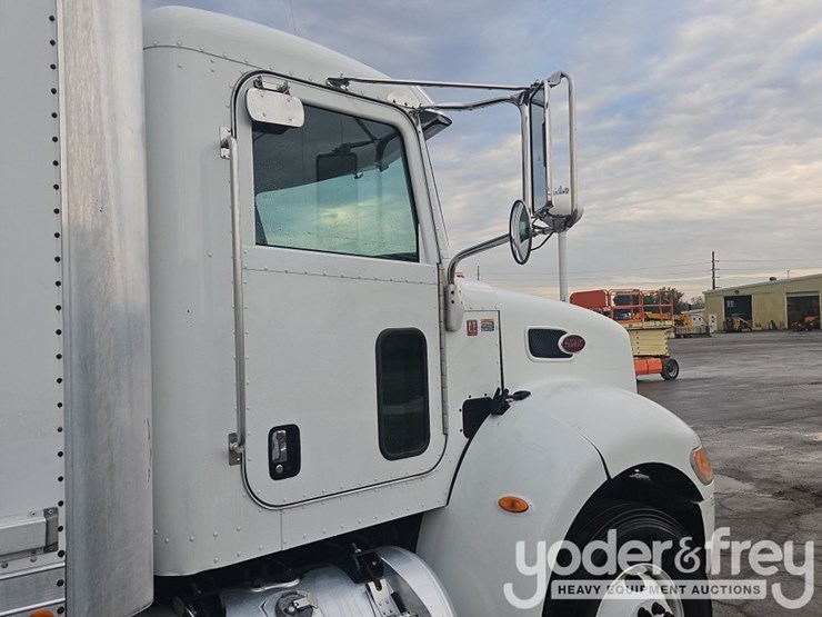 2016-peterbilt-337-image-16