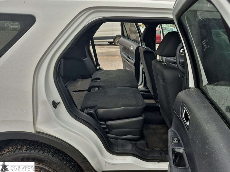 2016-ford-explorer-image-31