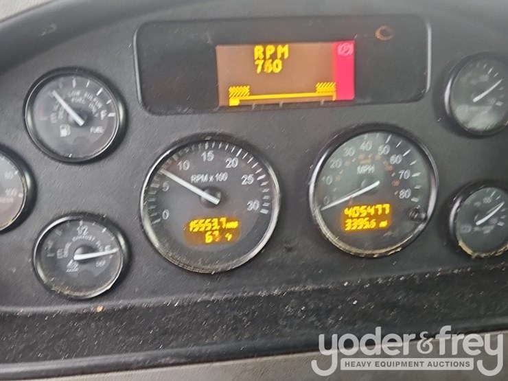 2016-peterbilt-337-image-37