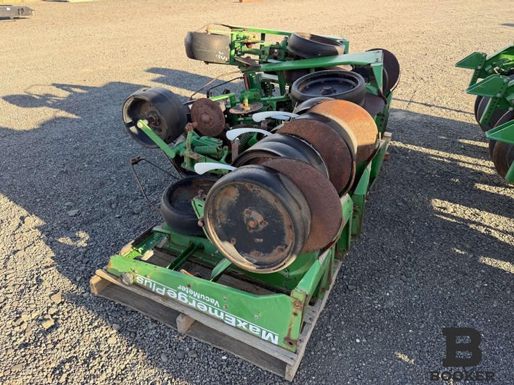 john-deere-1700-planter-image-35