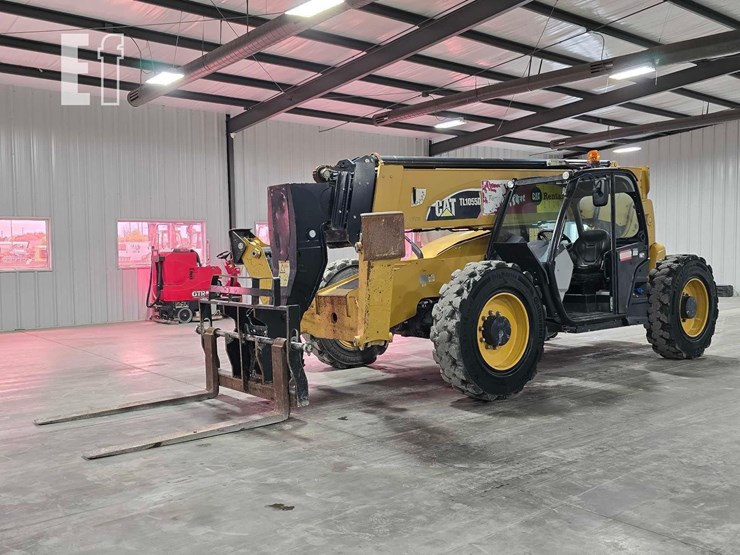 2018-caterpillar-tl1055d-image-1