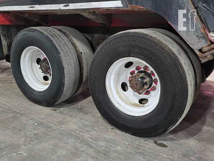 2010-freightliner-business-class-m2-106-image-22