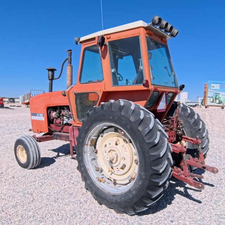 #1026 • ALLIS-CHALMERS 7000 Tractor