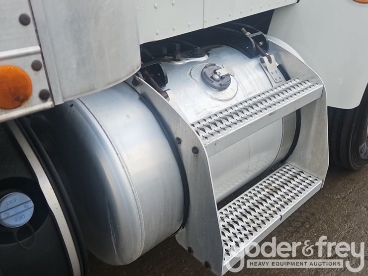 2016-peterbilt-337-image-15