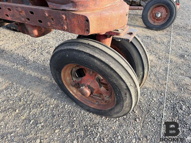 farmall-model-h-tractor---non-running-image-7