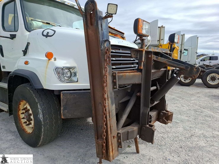 non-operable-2014-freightliner-114-sd-t/a-sander-dump-truck-image-33