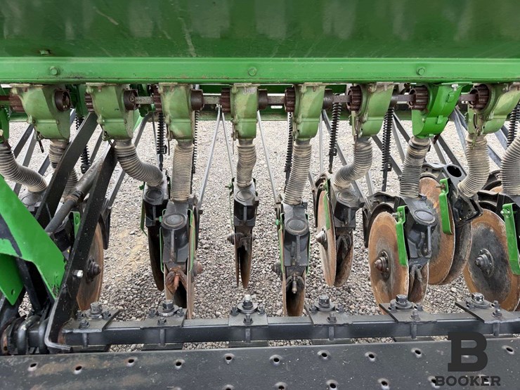 john-deere-8300-grain-drill-image-24