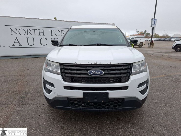 2017-ford-explorer-image-2