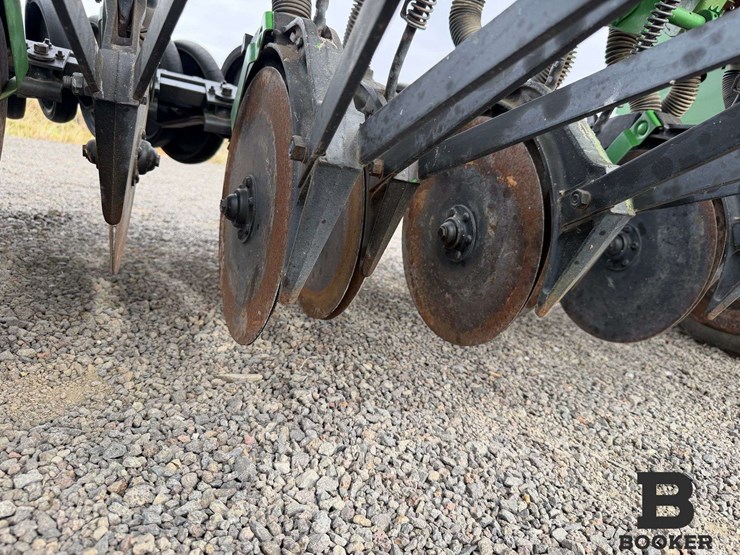 john-deere-8300-grain-drill-image-16