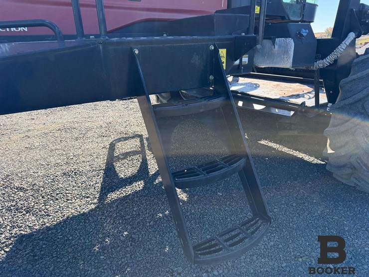 2016-macdon-m155e4-windrower-image-50
