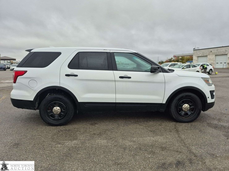 2016-ford-explorer-image-4