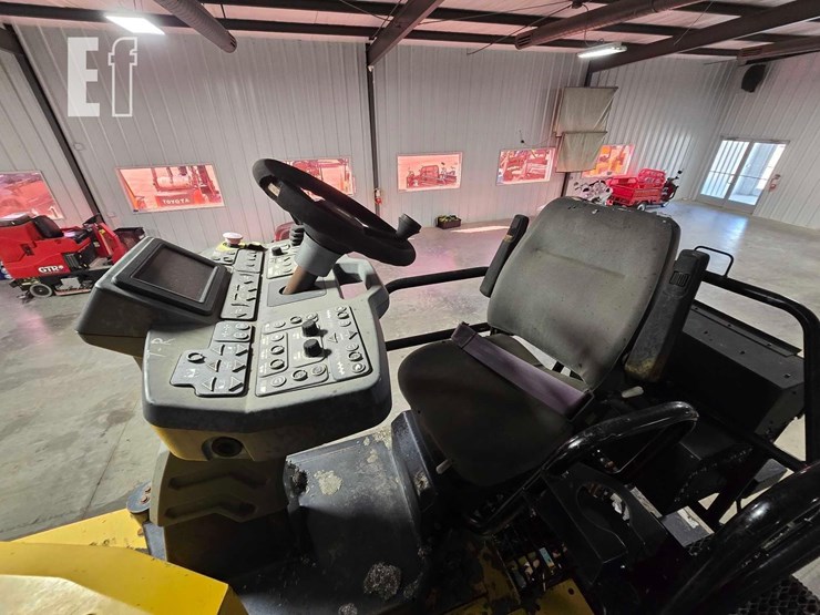 2016-caterpillar-ap-600f-image-15