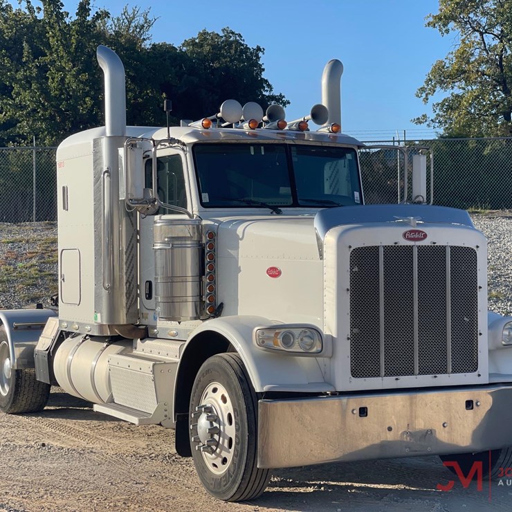 2013 PETERBILT 388