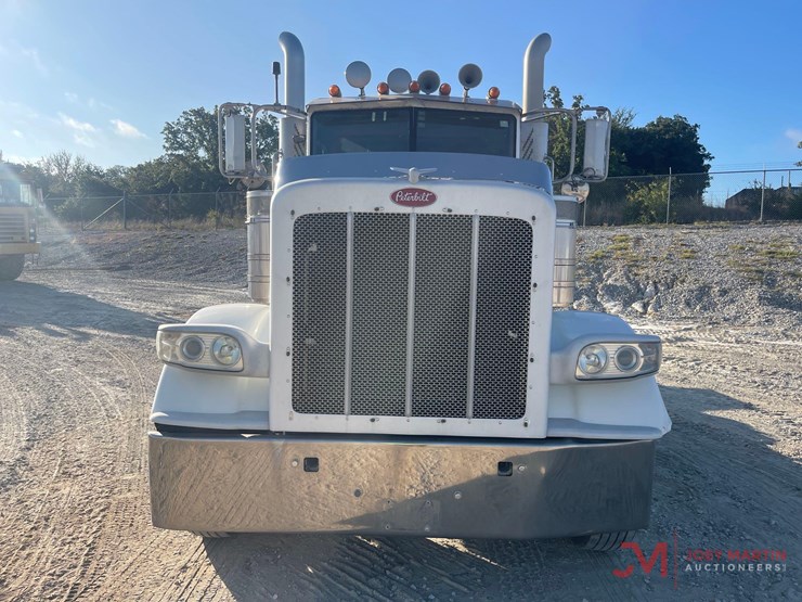 2013-peterbilt-388-image-8