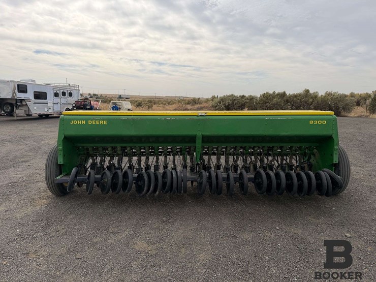 john-deere-8300-grain-drill-image-5