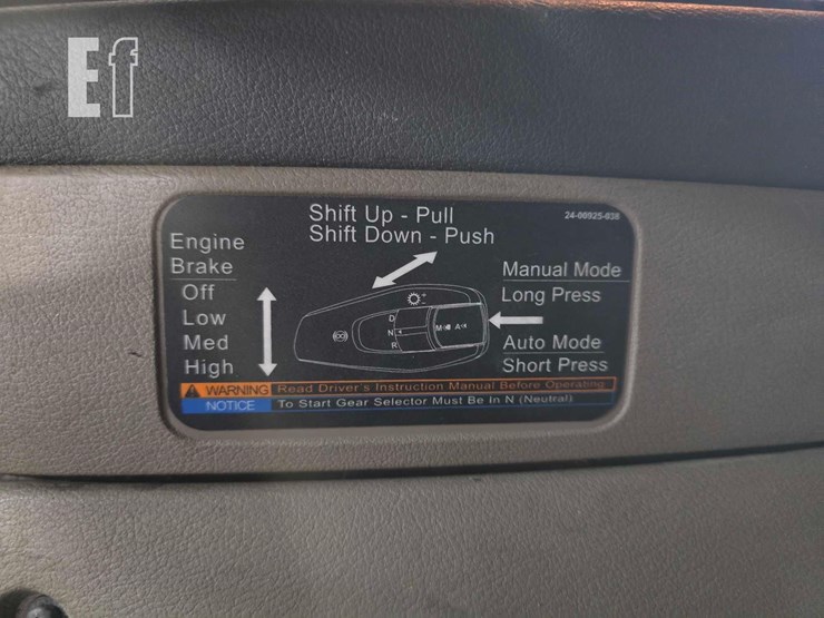 2018-freightliner-cascadia-113-image-14