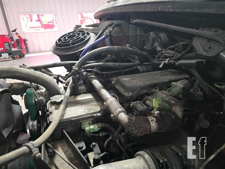2010-freightliner-business-class-m2-106-image-29