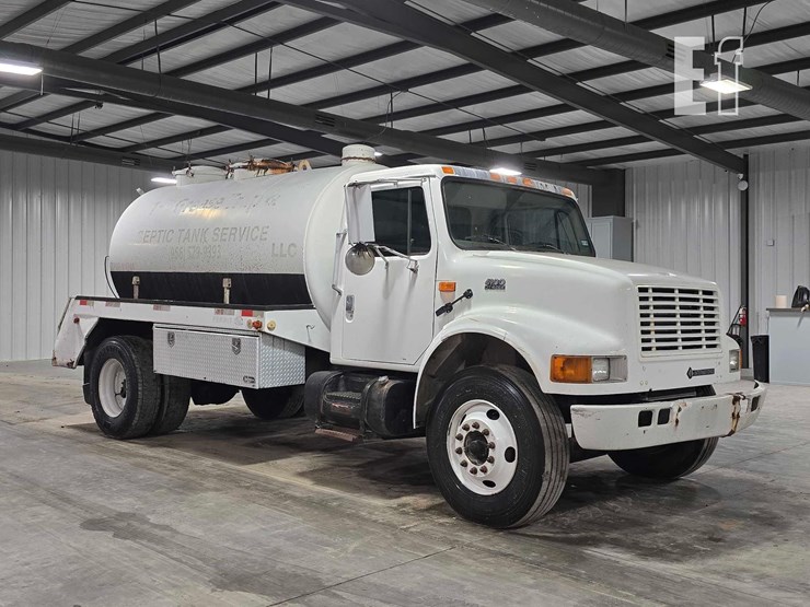 2001-international-4900-image-2