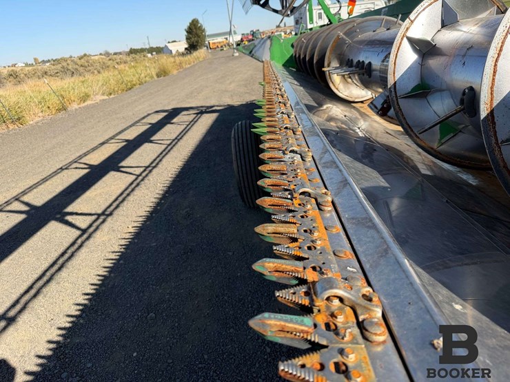 2009-john-deere-630r-platform-header-image-40