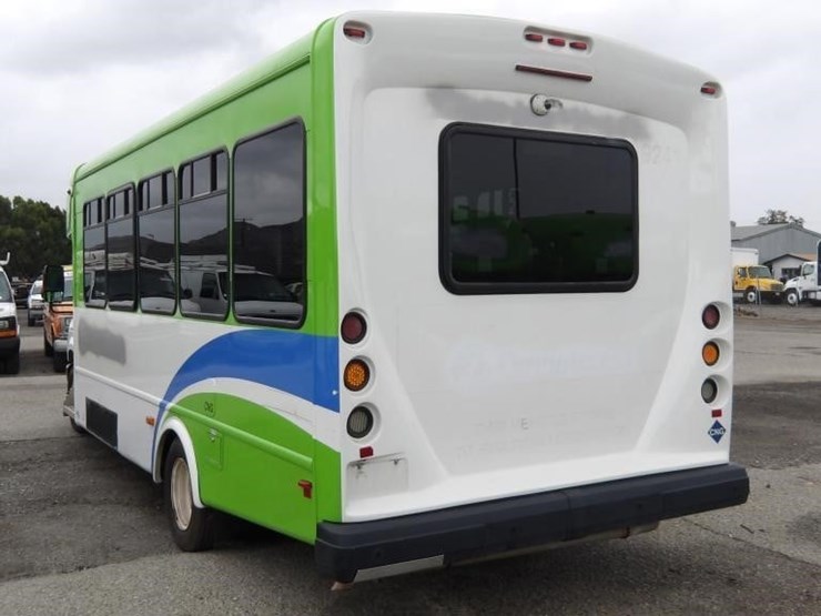 2017-ford-e450-image-4