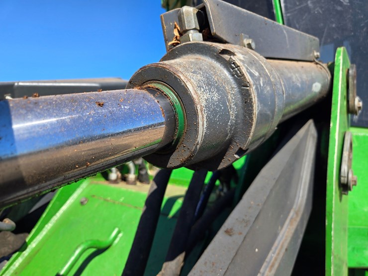 2019-john-deere-6-image-89