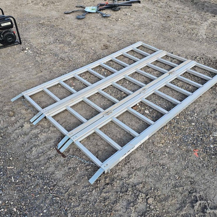 TRI-FOLD ALUMINUM LOADING RAMP