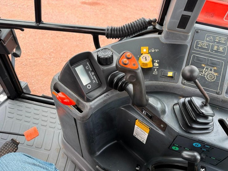 new-holland-8160-image-43