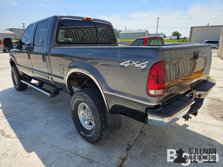 2004-ford-f250-super-duty-4x4-crew-cab-pickup-image-7