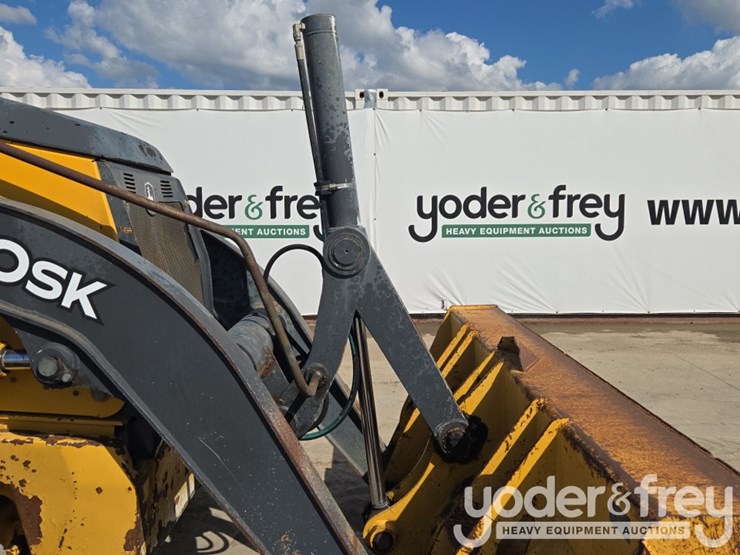 2015-deere-310sk-image-21