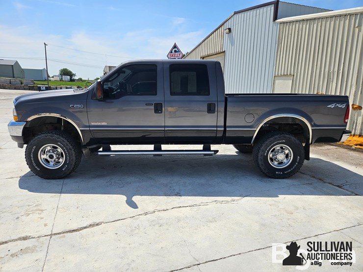 2004-ford-f250-super-duty-4x4-crew-cab-pickup-image-8