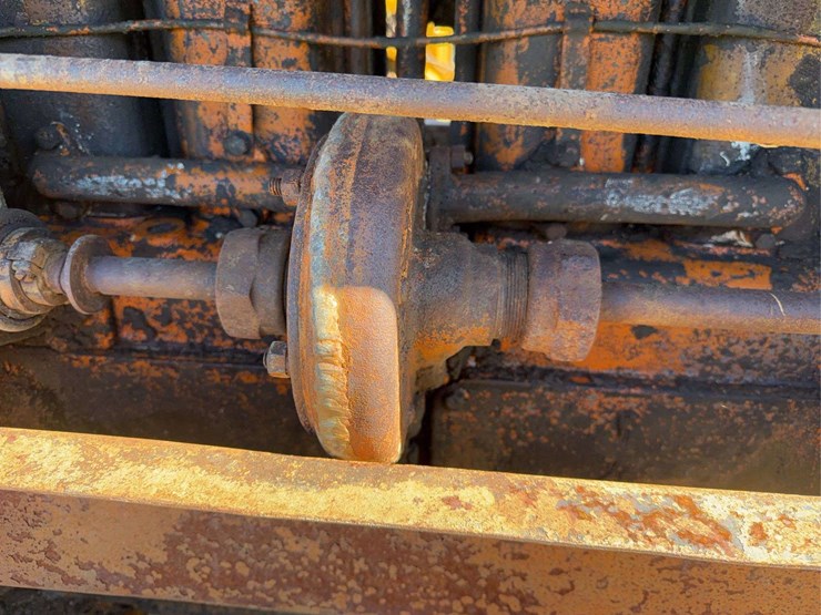 caterpillar-thirty-image-18