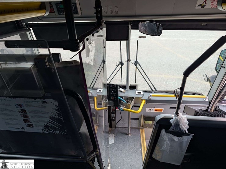non-operable-2011-motor-coach-industries-d4500-t/a-55-passenger-bus-image-11