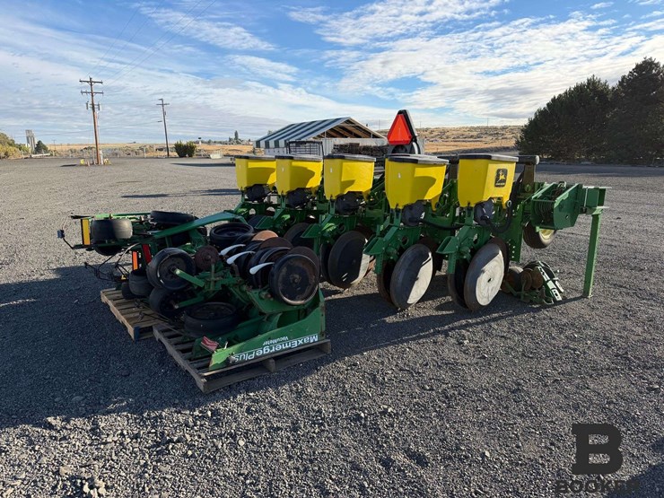 john-deere-1700-planter-image-6