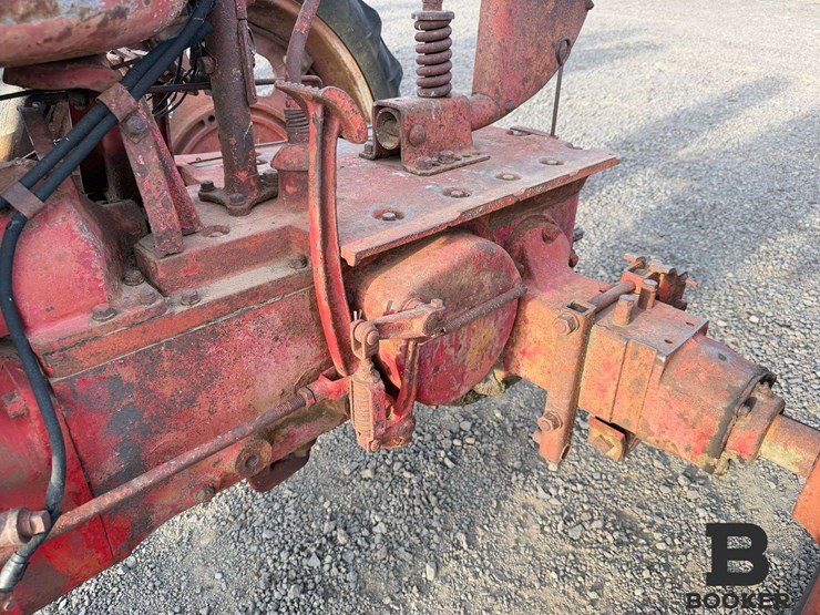 farmall-model-h-tractor---non-running-image-18
