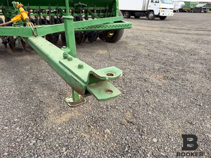 john-deere-8300-grain-drill-image-10