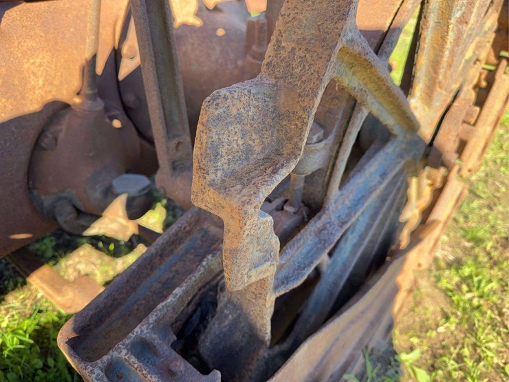 fordson-trackson-f-image-40